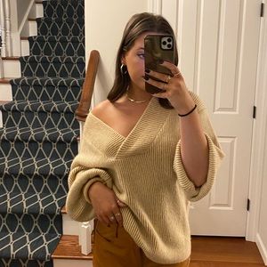 FOREVER 21 SIZE MEDIUM, TAN AND WHITE RIBBED V NEVK SWEATER WITH CUFFED SLEEVES